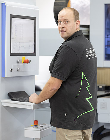 Mitarbeiter auf einem Auftrag in der Industriebranche