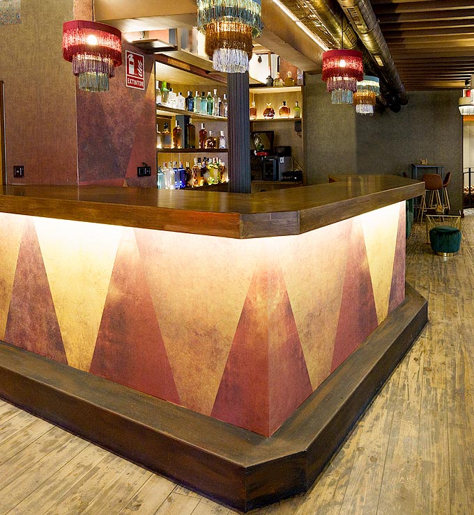 Bartheke mit beleuchtung von Schreinerei Schwarzwälder GmbH