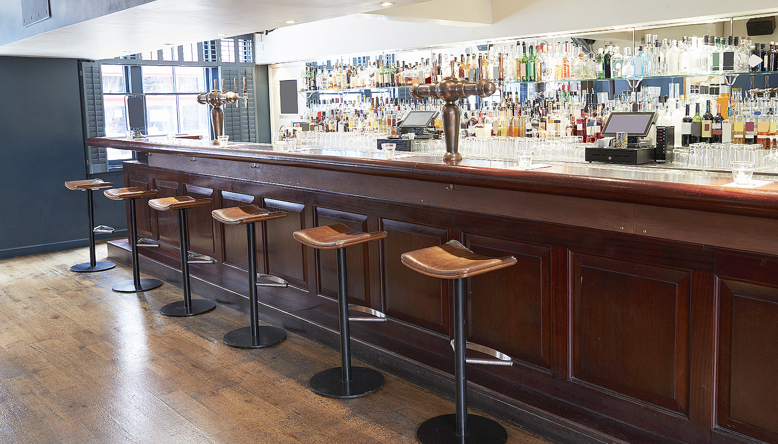 Bar Theke von Schreinerei Schwarzwälder GmbH